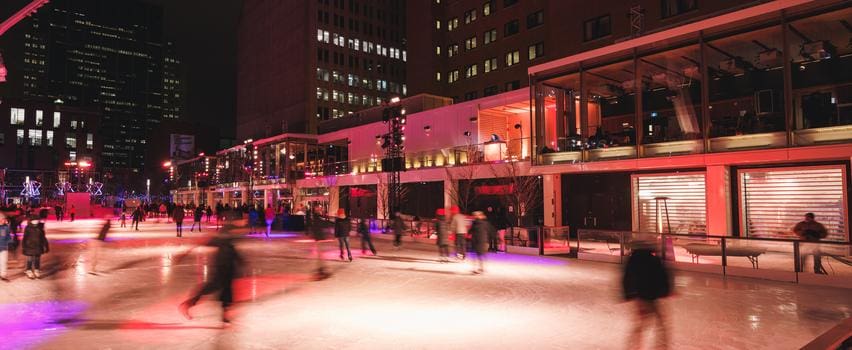 Activités incontournables d'hiver au centre-ville : patinoire de l'Esplanade Tranquille