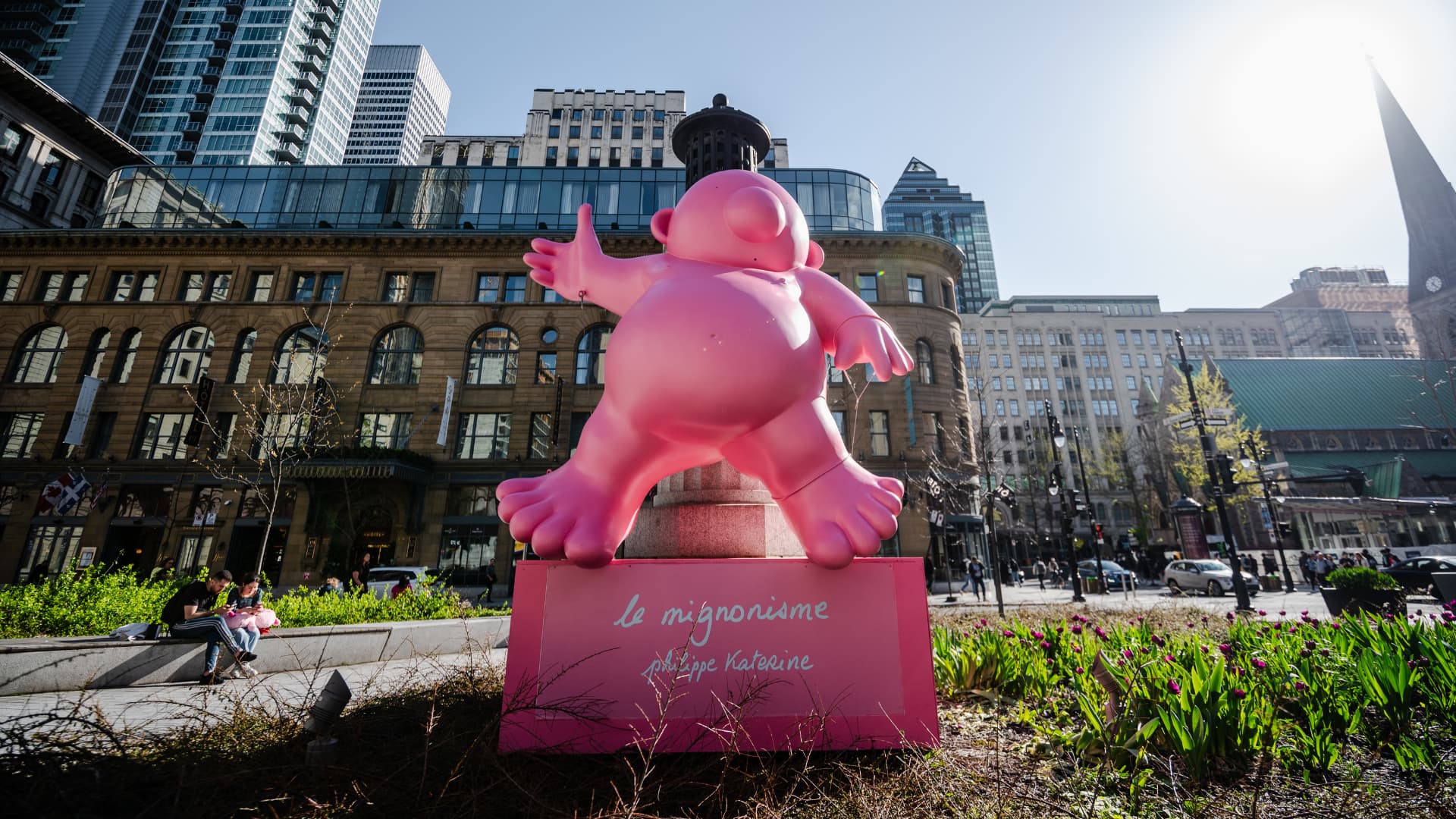 Le Mignonisme par Philippe Katerine, au square Phillips, au centre-ville de Montréal