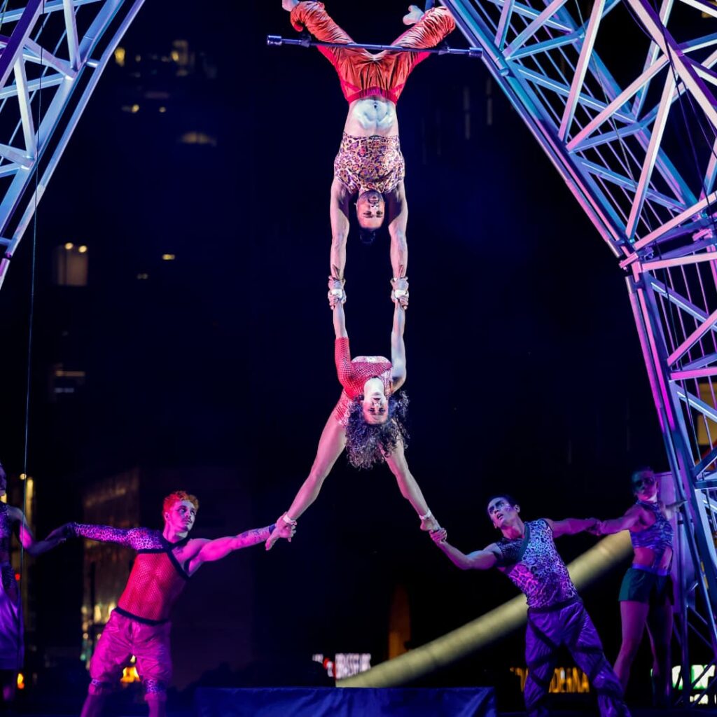 Les artistes du Géant, au centre-ville de Montréal