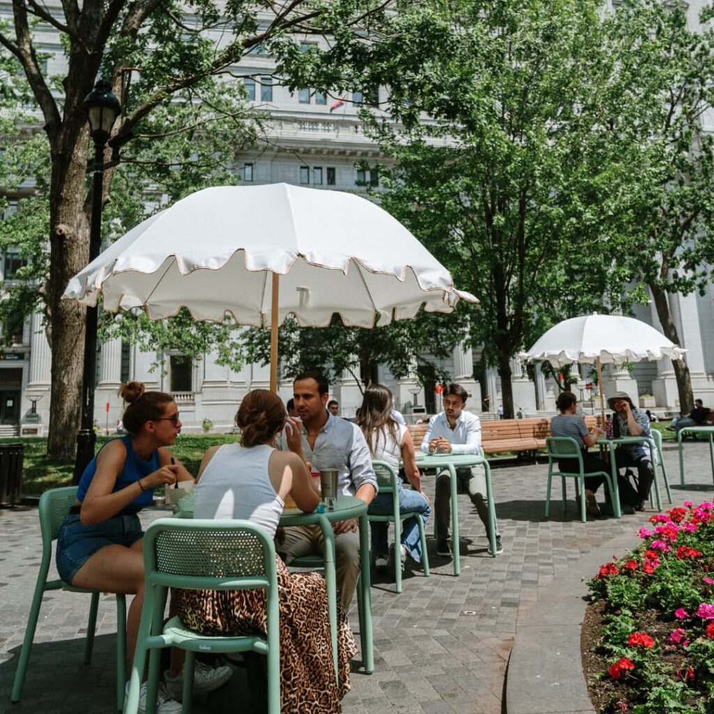 Les places où prendre un lunch à emporter pour manger au square Dorchester.