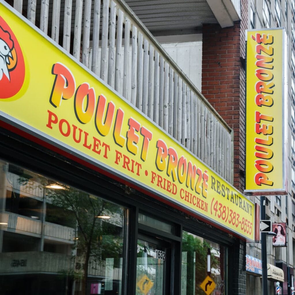 Le restaurant Poulet Bronzé, au centre-ville de Montréal