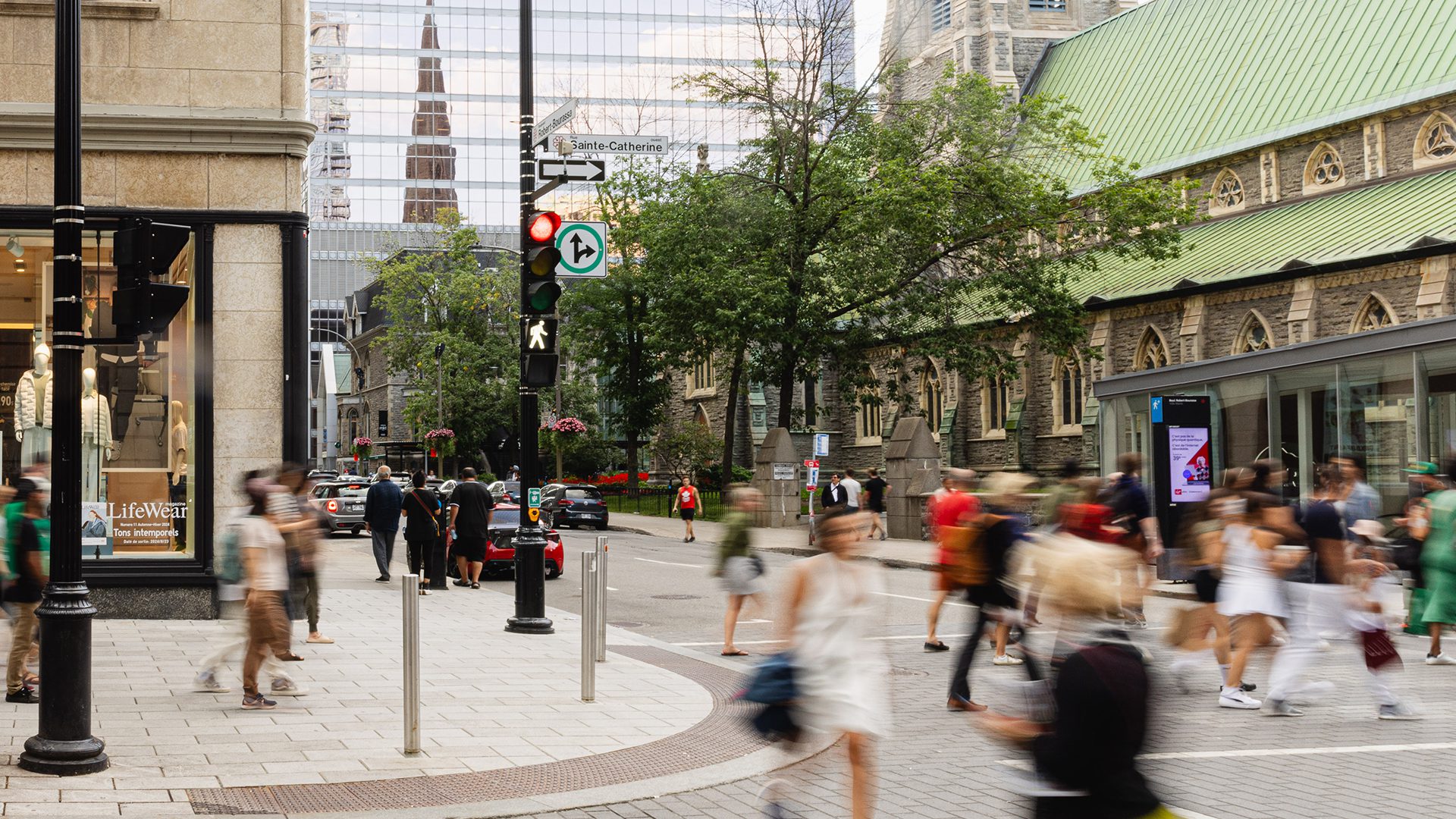 rue sainte-catherine au centre-ville de Montréal