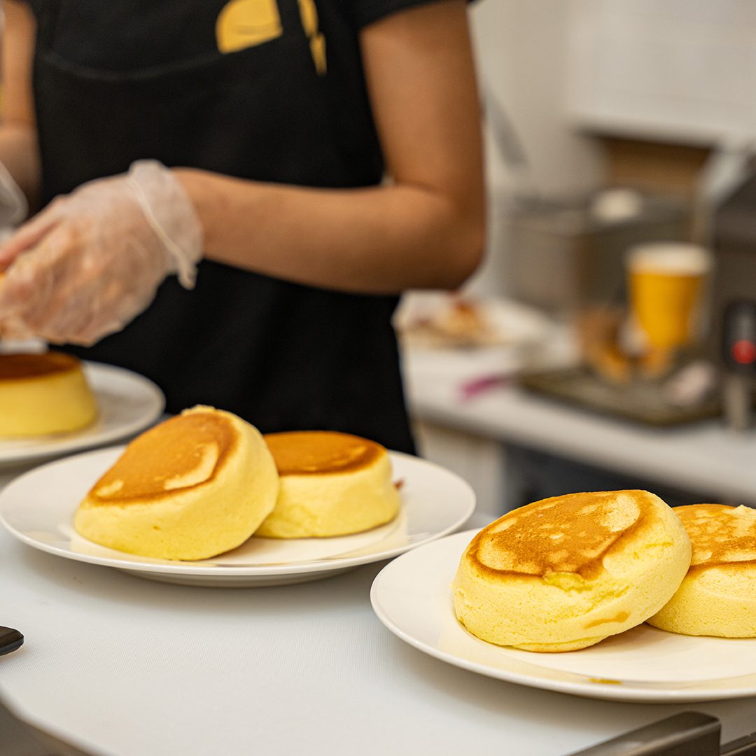 Pancakes soufflées sur assiette chez Fuwa Fuwa