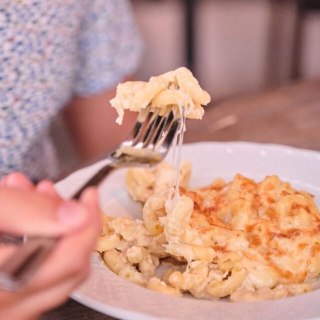 Macaroni au fromage pour enfants au restaurant Les Enfants Terribles à la place ville marie