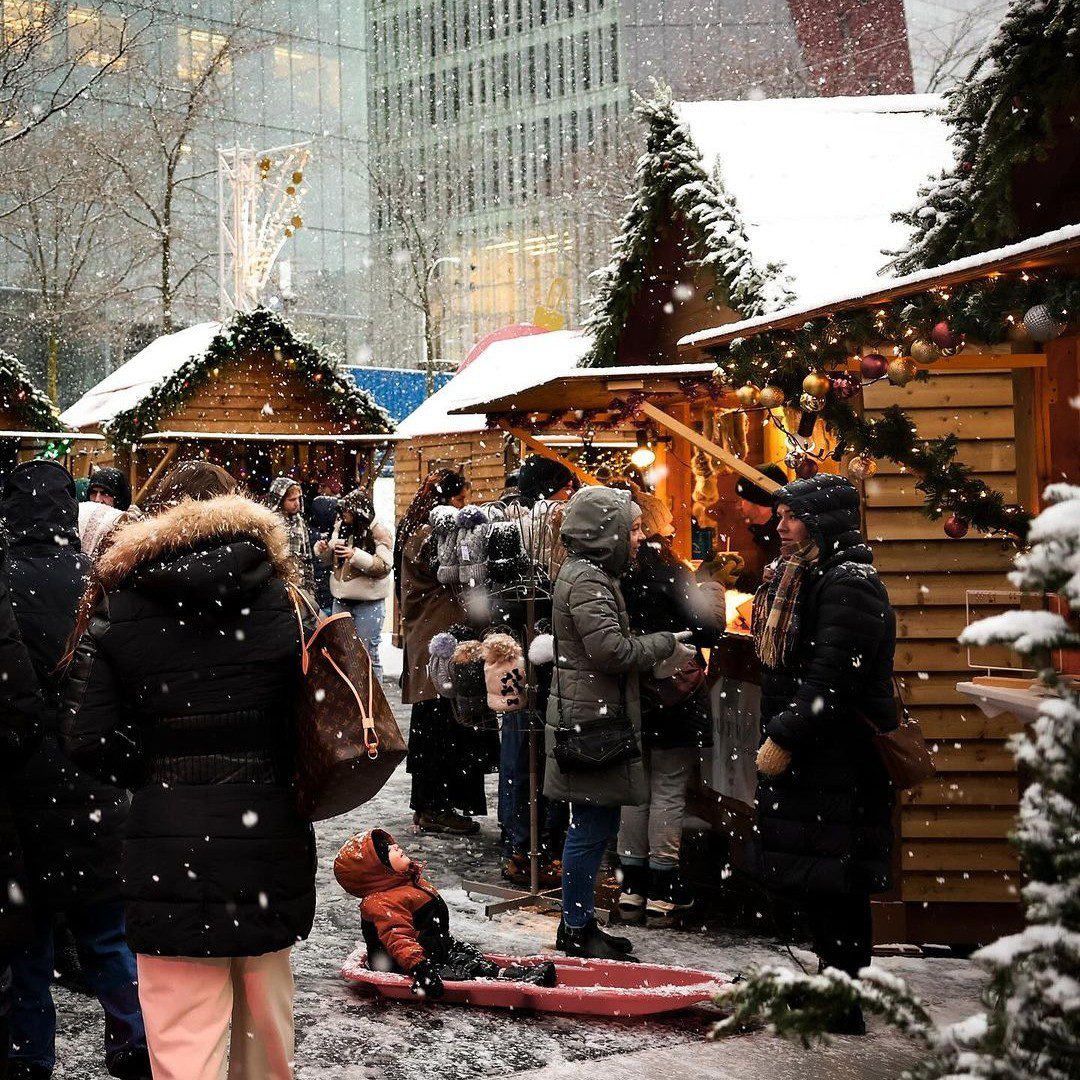 Chalets décorés au marché de Noël 