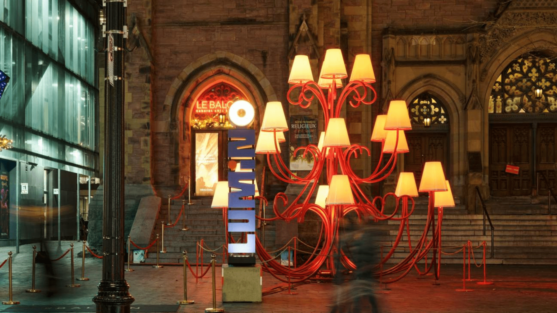 Art visuels pendant LUMINO au centre-ville de Montréal.