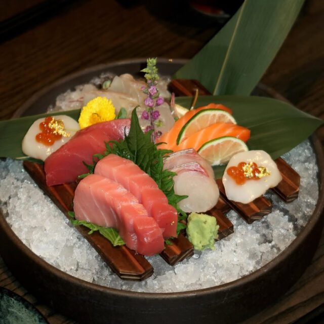Plateau de sashimi chez RUY, restaurant japonais.