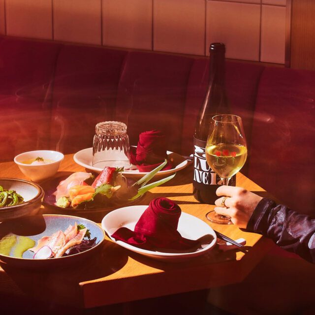 Table dressée pour la Saint-Valentin chez Fleurs et Cadeaux.